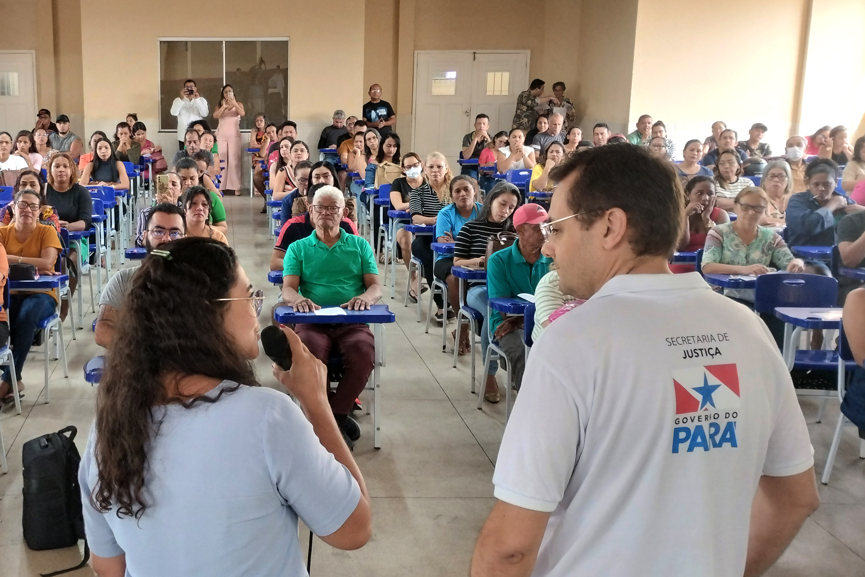 Seju conversa com comunidade escolar