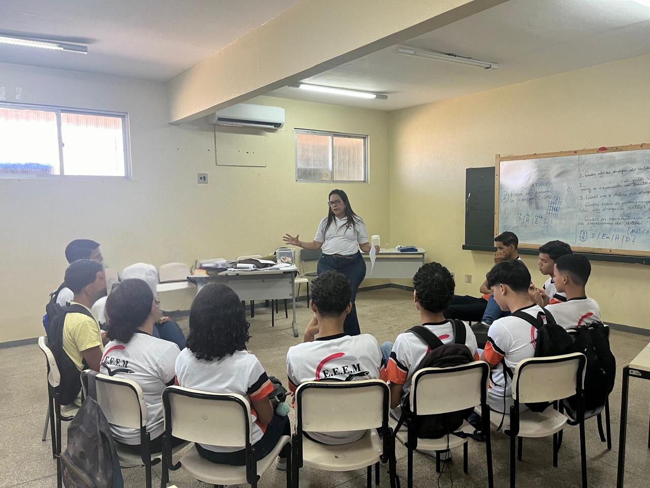 A ação prevê rodas de conversa com alunos em situação de vulnerabilidade para refletir sobre o uso de drogas