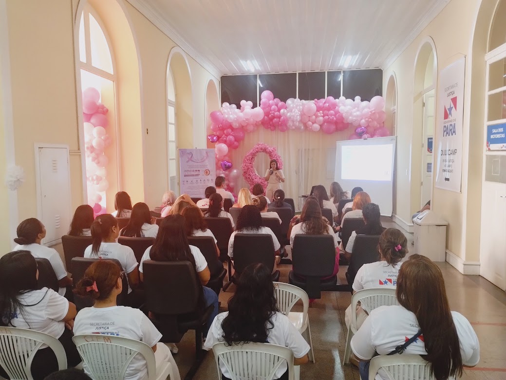 Servidoras da Seju acompanham ação pelo Outubro Rosa