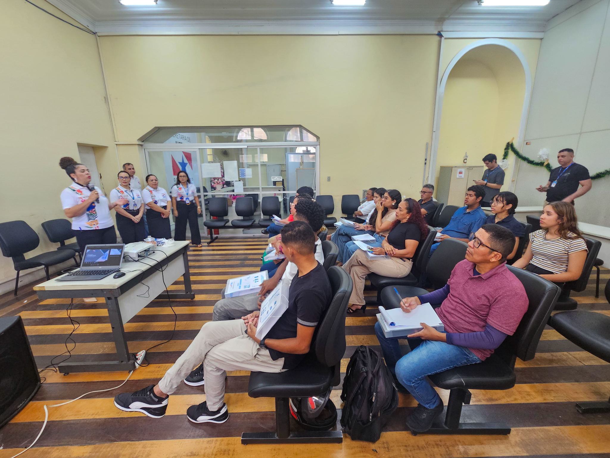 Curso de elaboração de currículo