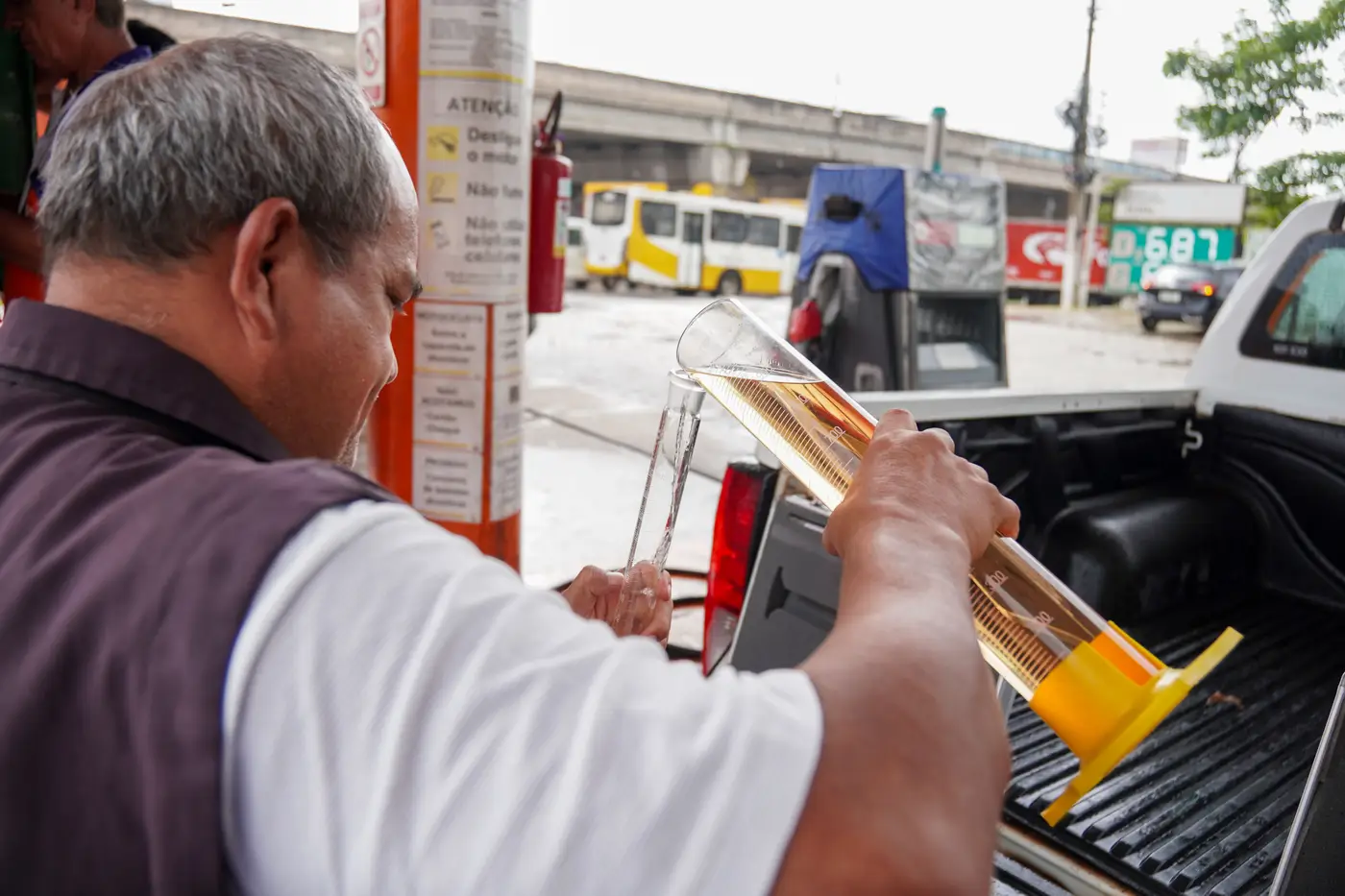 Procon fiscaliza posto